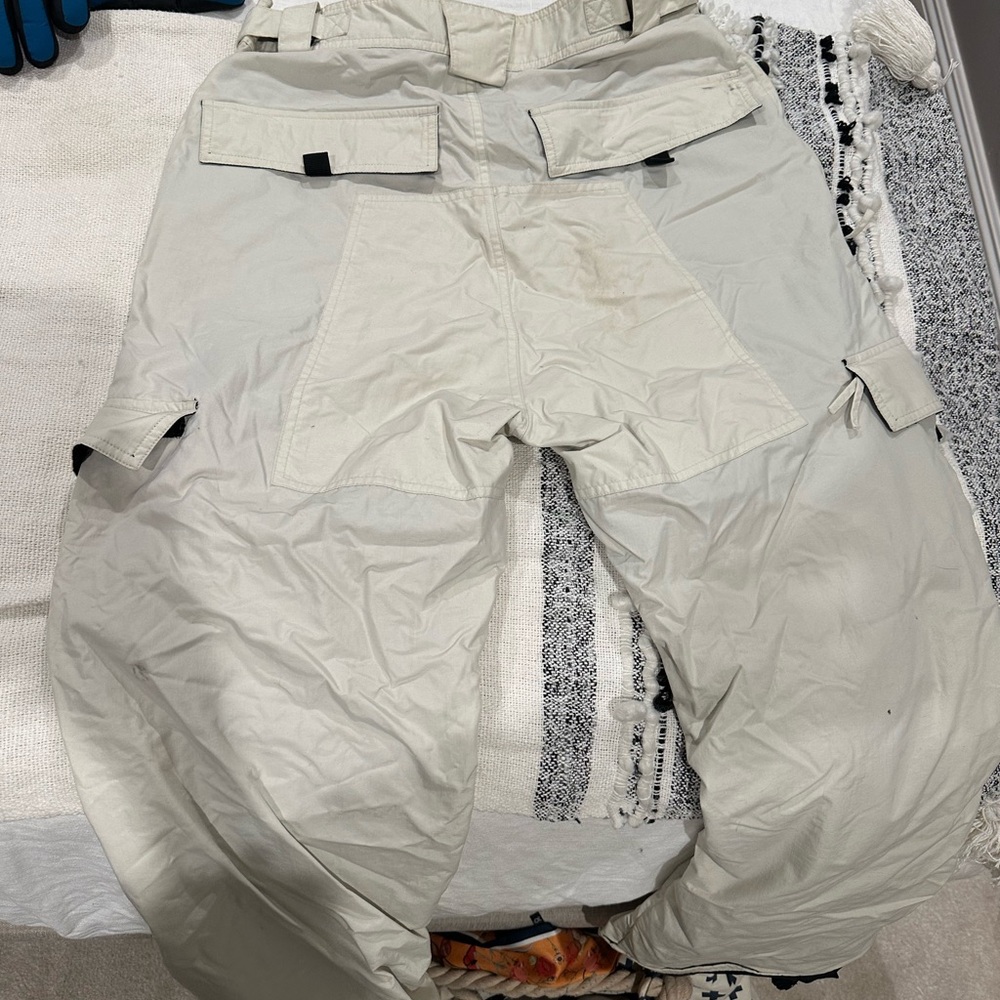 Ski snowboard pants and gloves combo!! Fits a women's M. - Picture 5 of 10